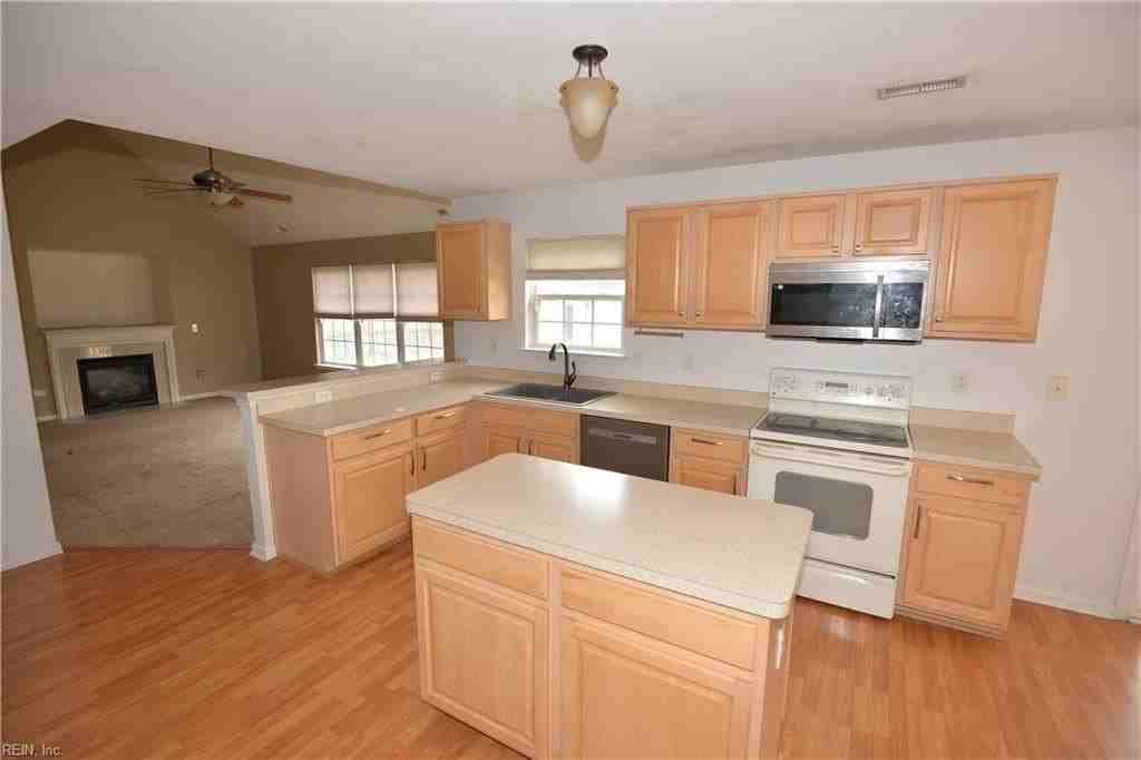 242 Fallawater Way - Photo 7 of 38