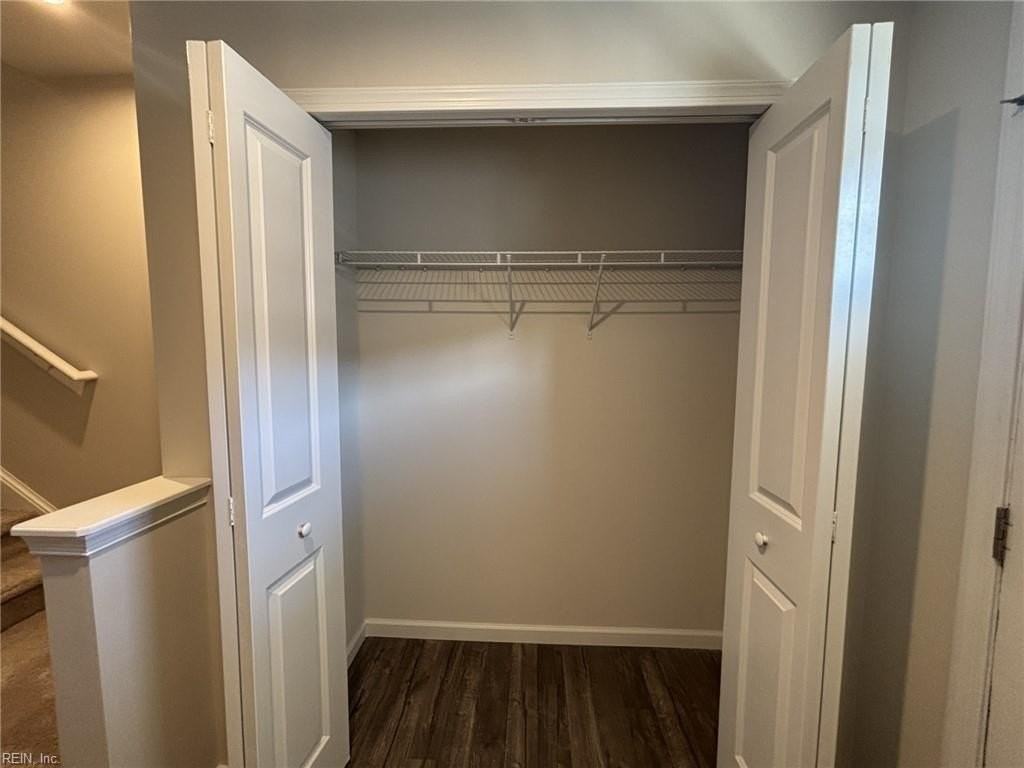 2027 Petersen Way - Photo 5 of 32