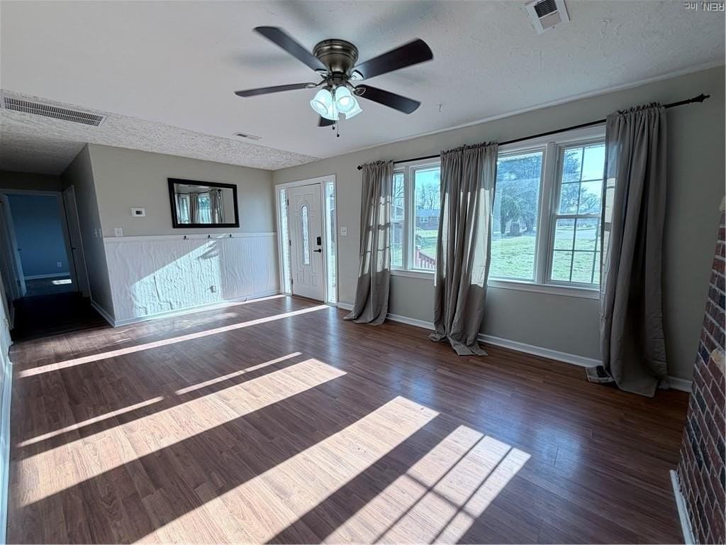 2404 Pamlico Cir - Photo 3 of 17