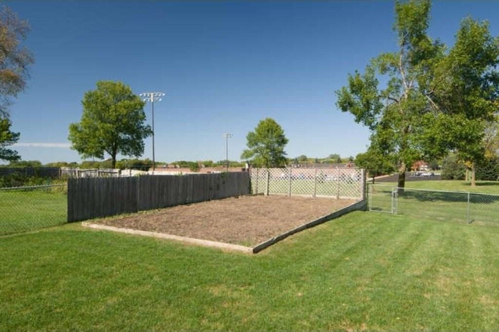 13530 87th Ave N - Photo 4 of 37