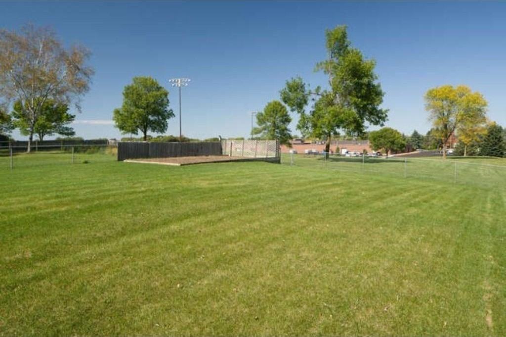 13530 87th Ave N - Photo 5 of 37