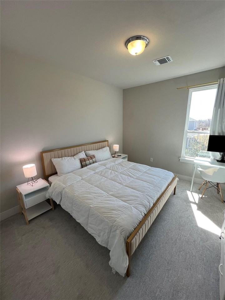 11204 Gadsen Ln - Photo 2 of 25