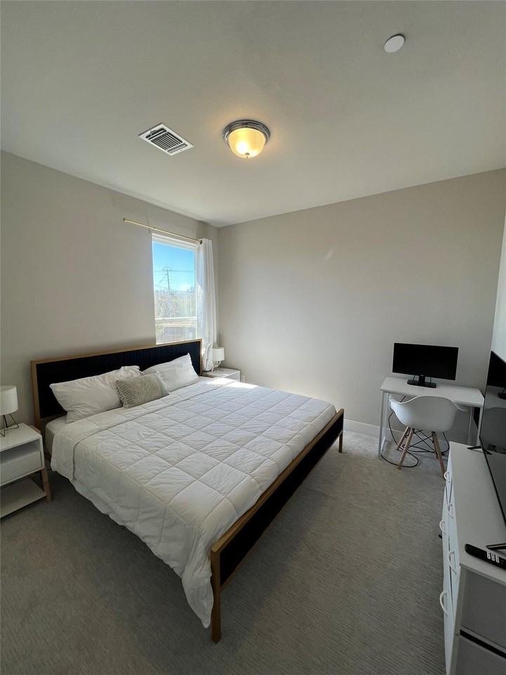 11204 Gadsen Ln - Photo 5 of 25