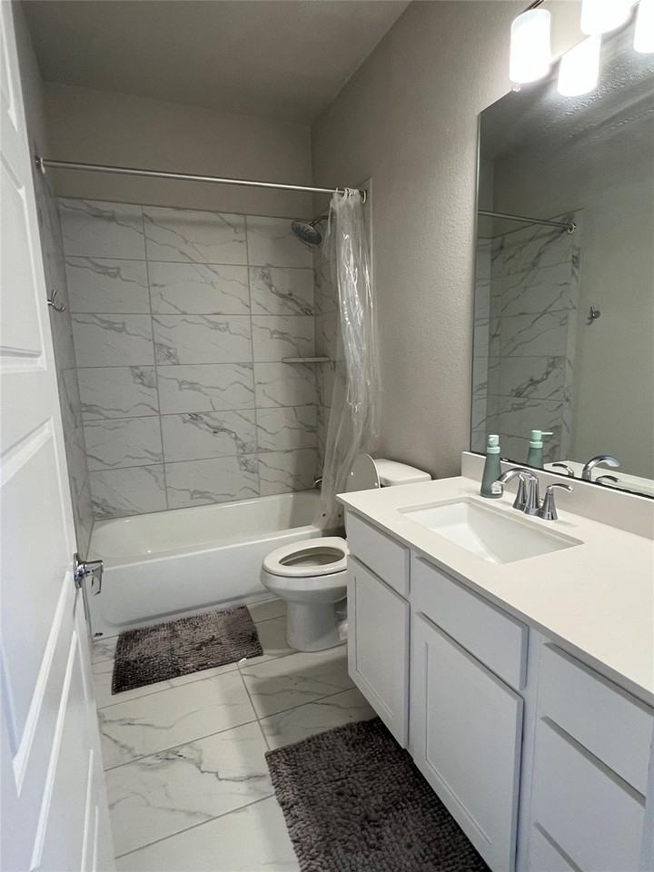 11204 Gadsen Ln - Photo 6 of 25