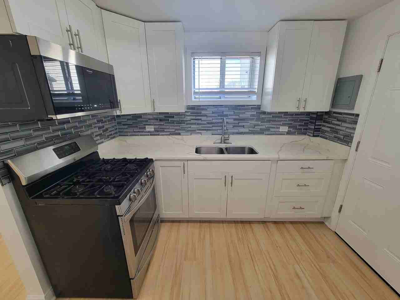 6222 W Addison St ##2 - Photo 4 of 13