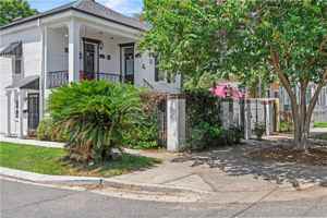 featured image of 7600 Burthe St
