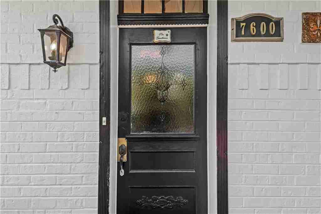 7600 Burthe St - Photo 5 of 24