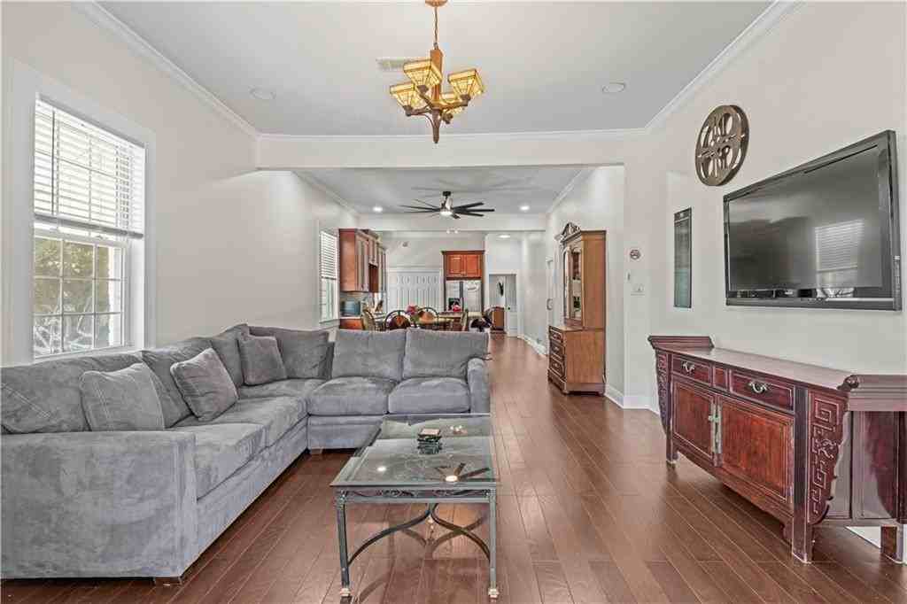 7600 Burthe St - Photo 6 of 24