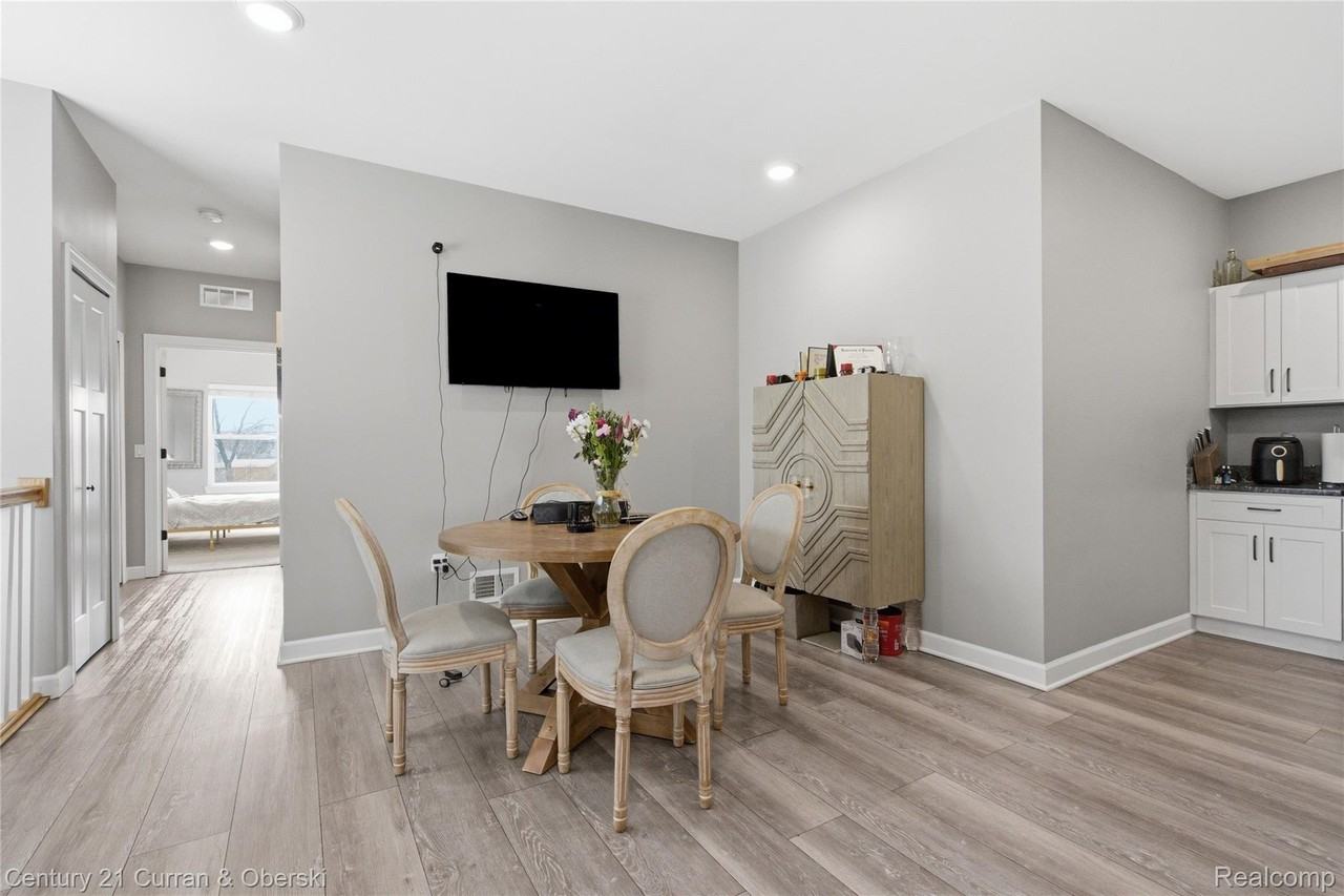 1241 E Woodward Heights Blvd ##5 - Photo 7 of 19