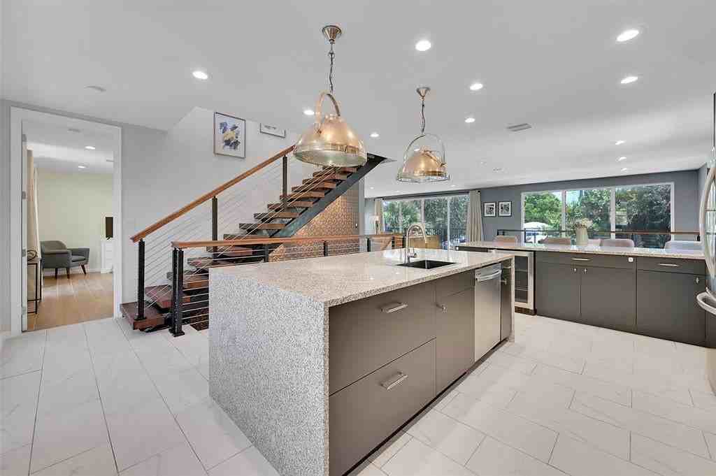 640 Ne 17th Way - Photo 6 of 25