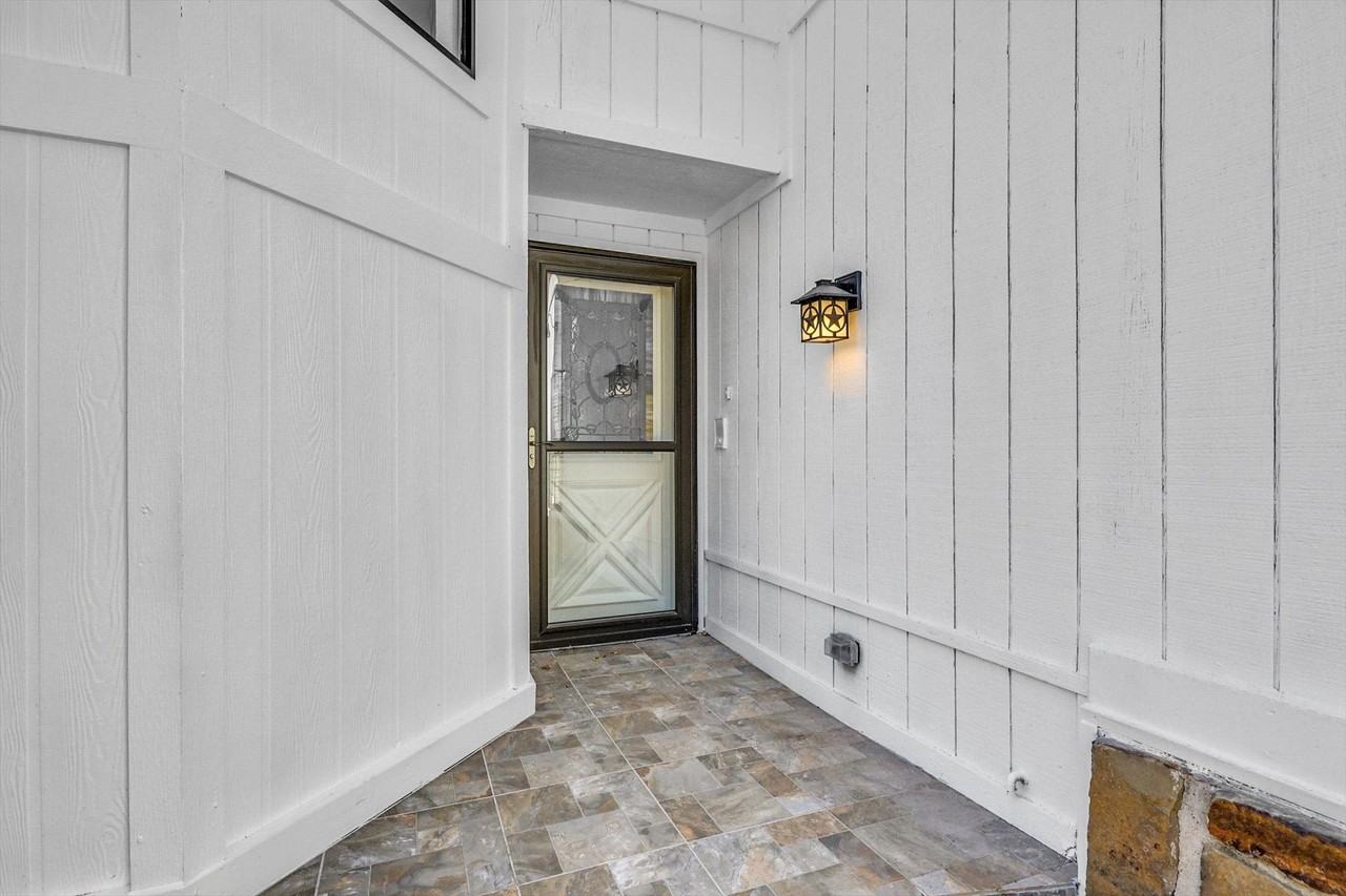 200 Eagle Ct - Photo 7 of 37