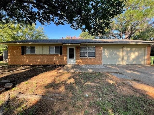1329 Harrison Ln - Photo 2 of 19