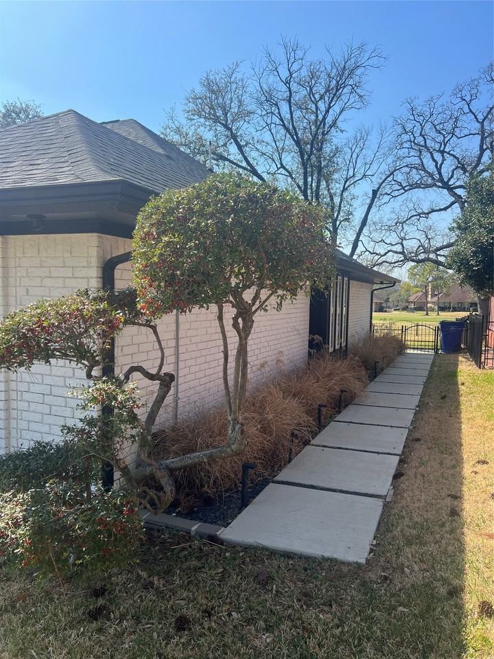1007 Kingston Dr - Photo 2 of 23
