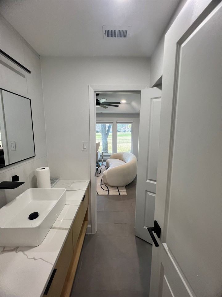 1007 Kingston Dr - Photo 6 of 23