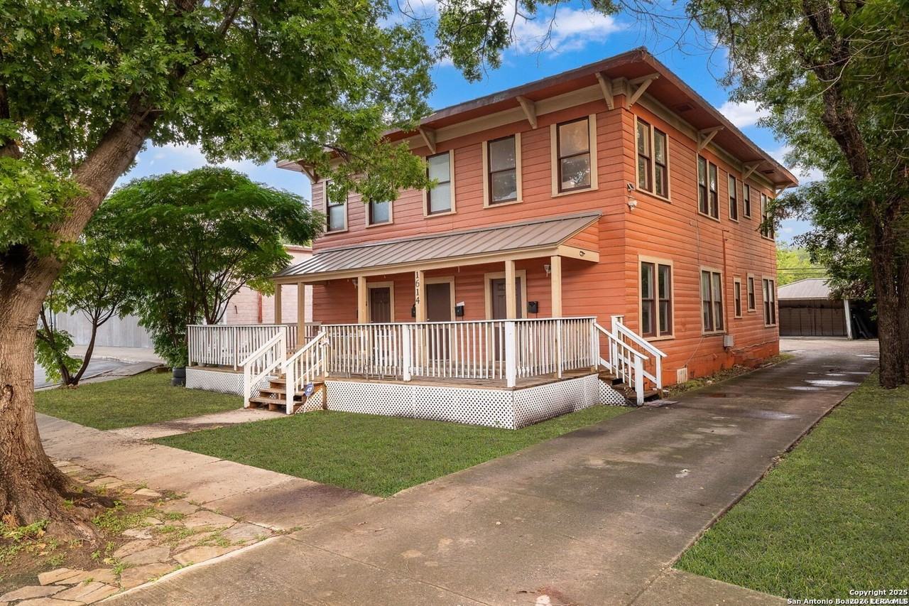 1614 W Kings Hwy - Photo 2 of 13