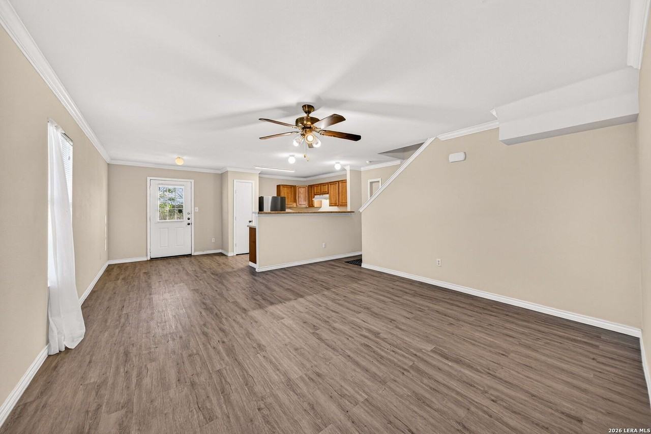 5015 Summit Pass Apt 2 - Photo 7 of 31