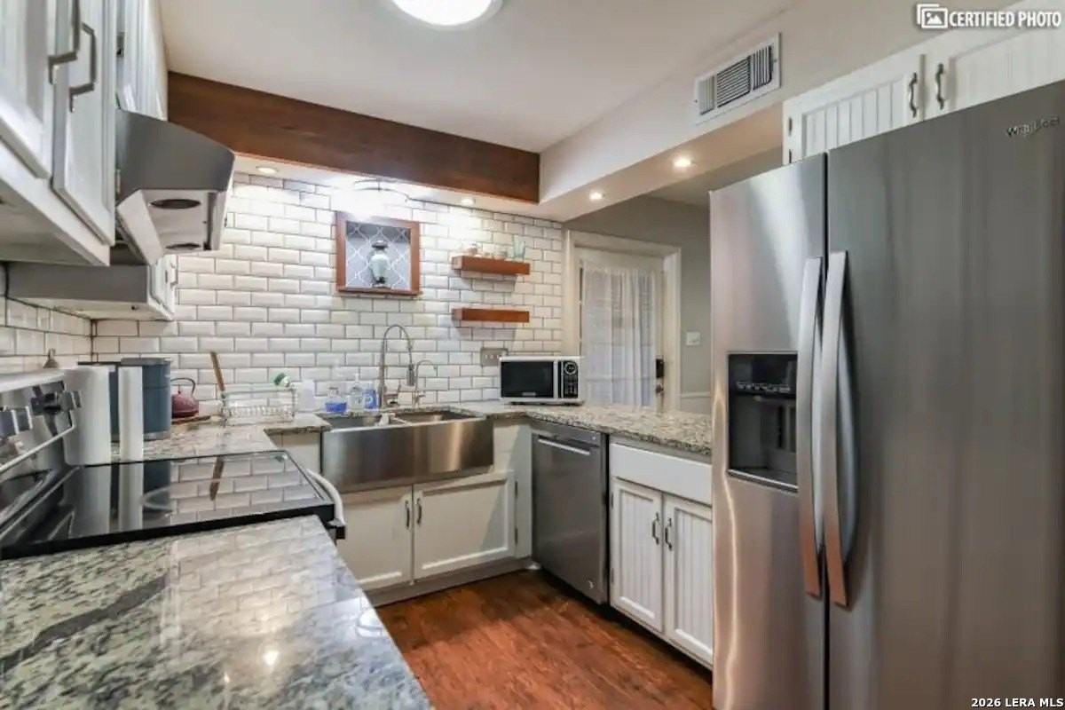 105 Gladiola Ln Unit B - Photo 4 of 19