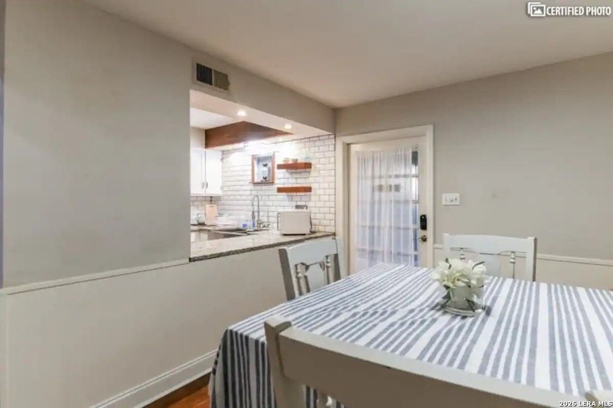 105 Gladiola Ln Unit B - Photo 5 of 19