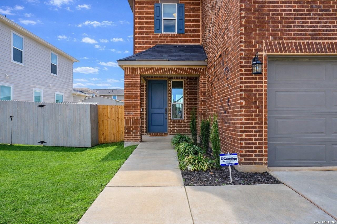 511 Dakota Crk - Photo 2 of 27