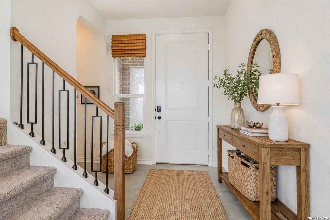 511 Dakota Crk - Photo 3 of 27