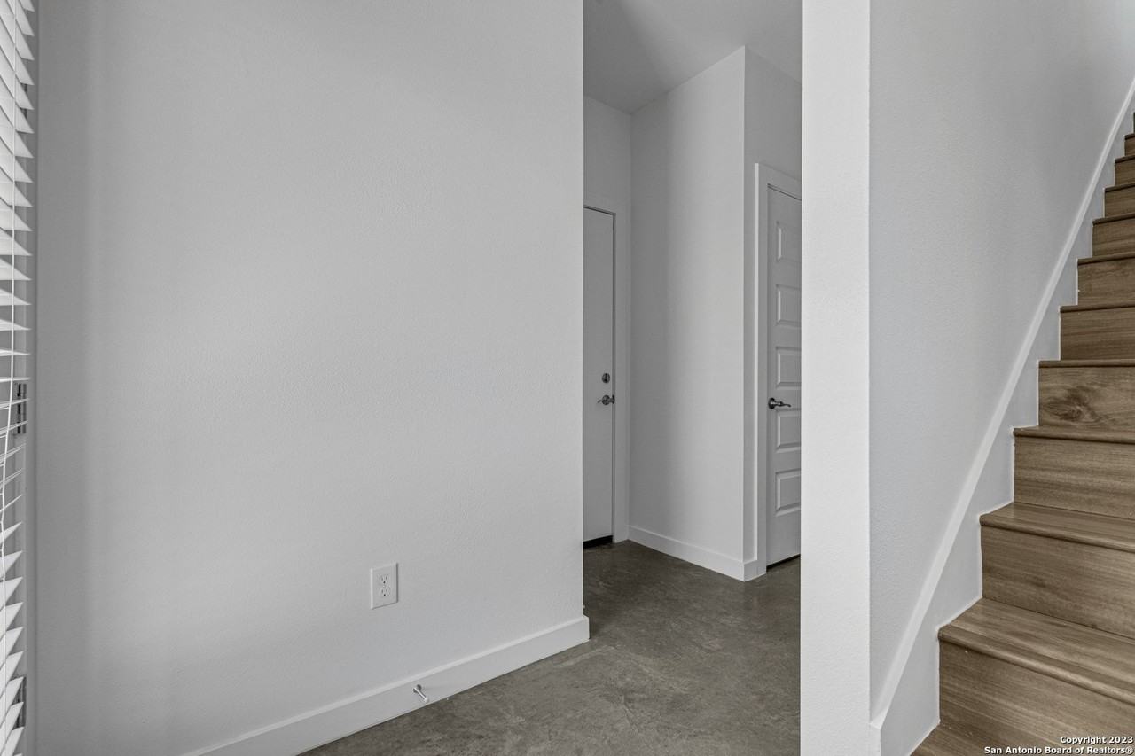 915 Piedmont Ave - Photo 3 of 27