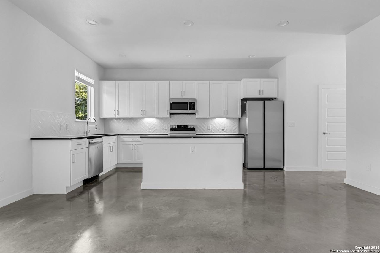 915 Piedmont Ave - Photo 6 of 27