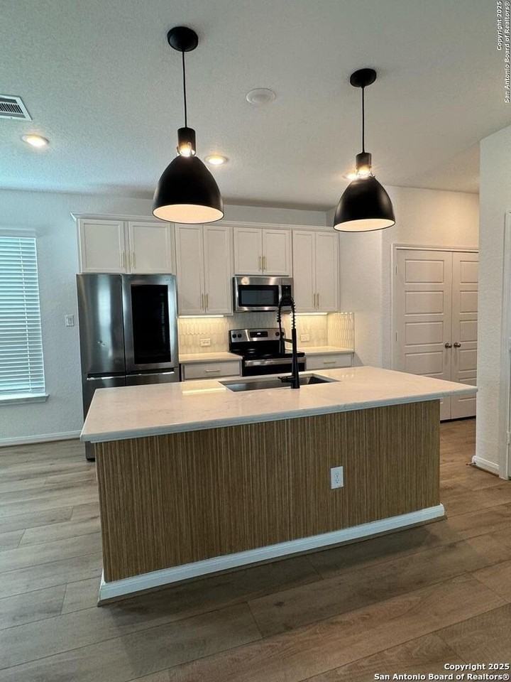 3249 Hyacinth - Photo 4 of 20