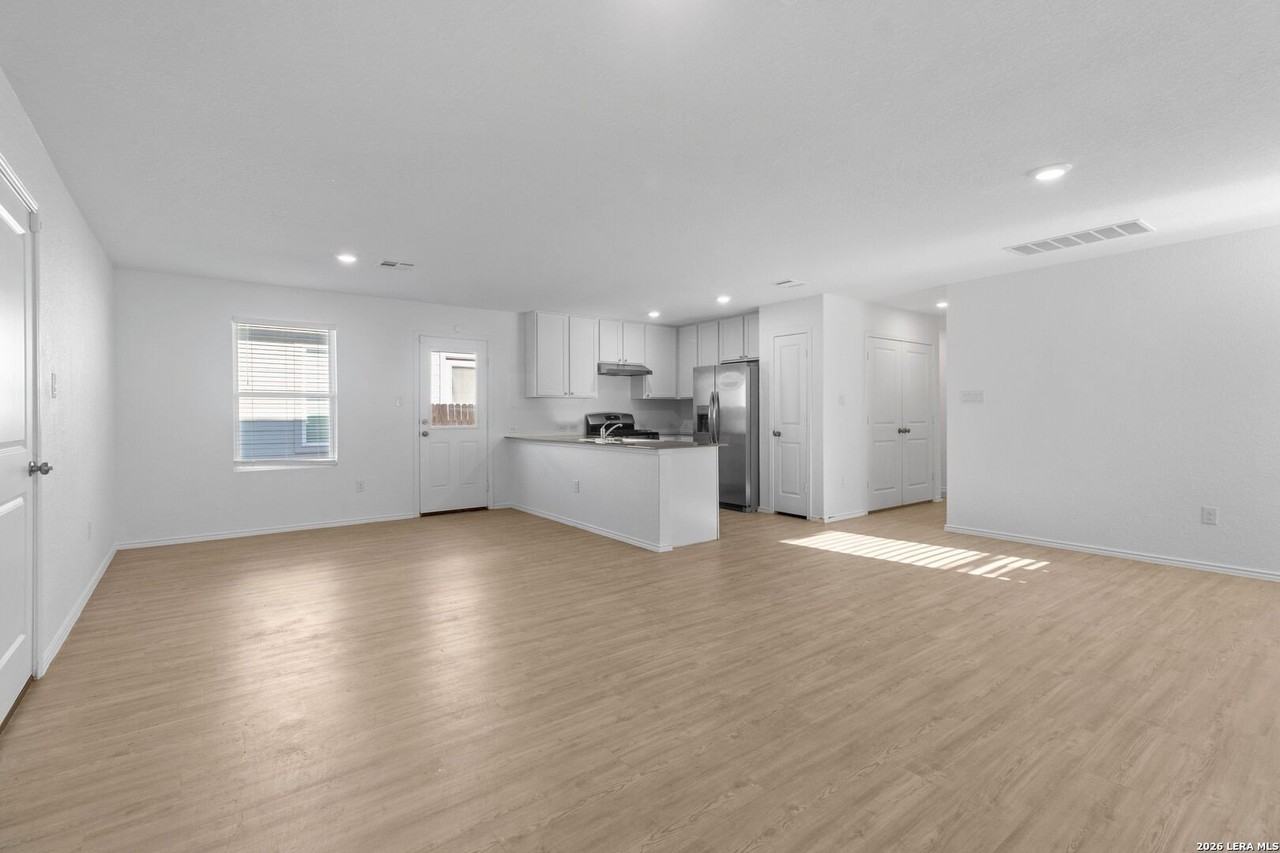 13551 Barton Cv - Photo 3 of 16