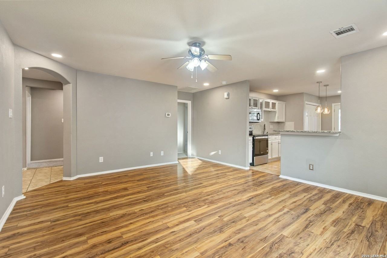 9131 Hilltop Crossing Dr - Photo 4 of 15