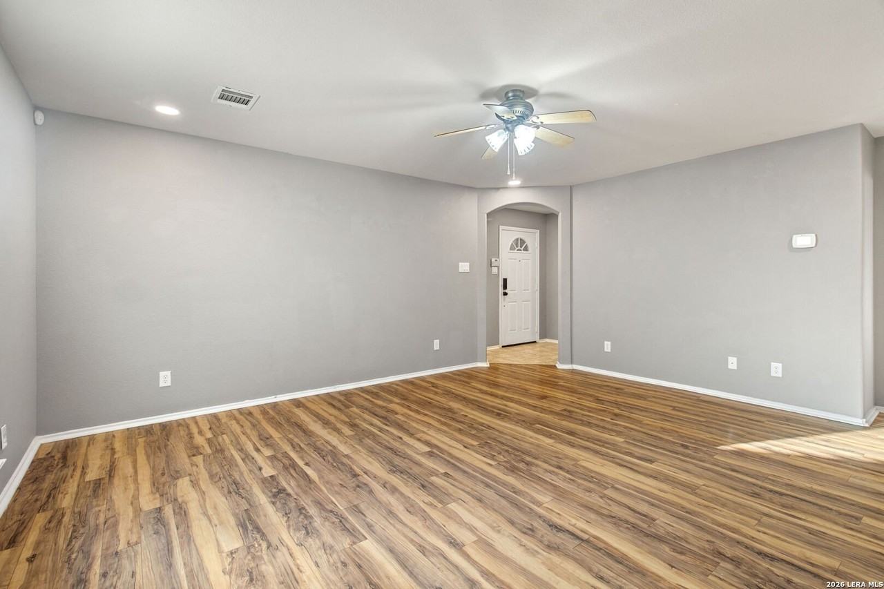 9131 Hilltop Crossing Dr - Photo 5 of 15