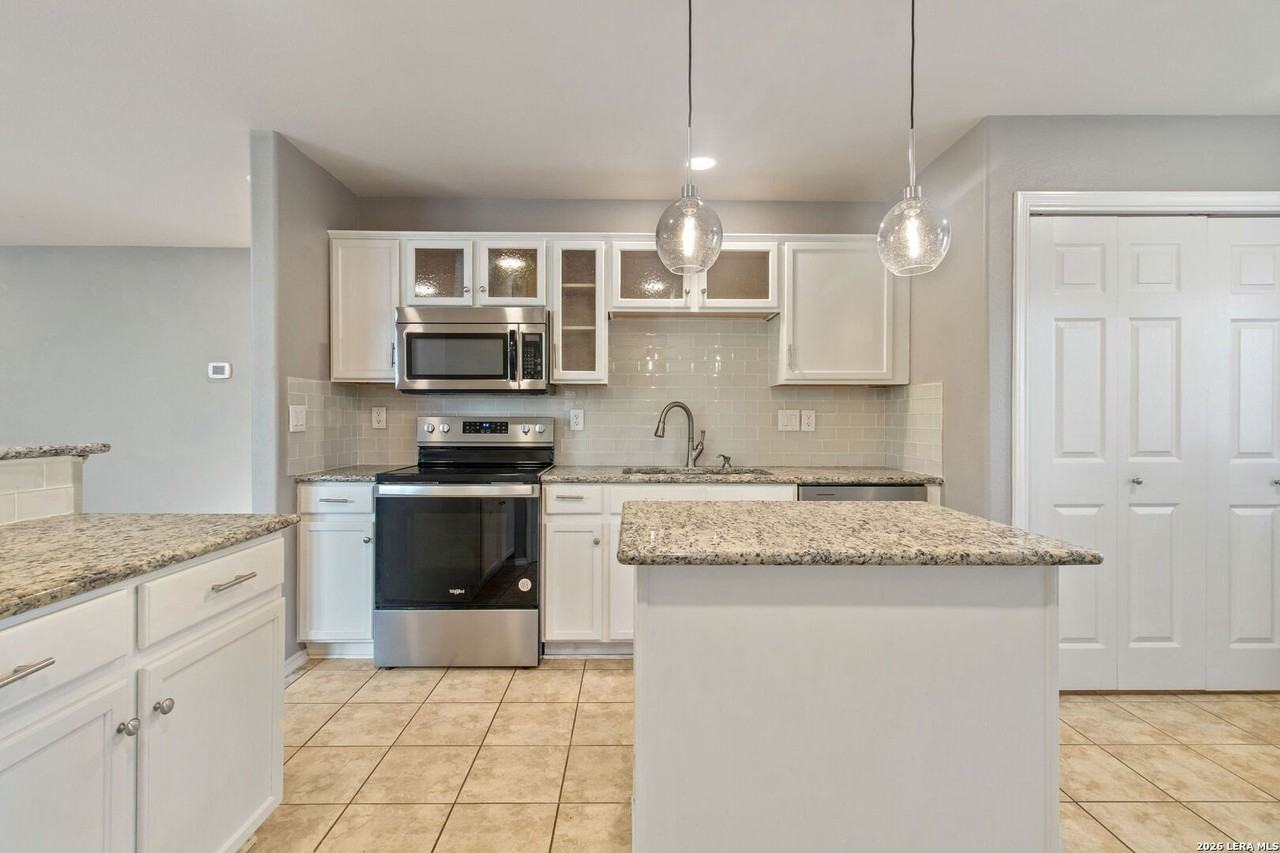 9131 Hilltop Crossing Dr - Photo 7 of 15