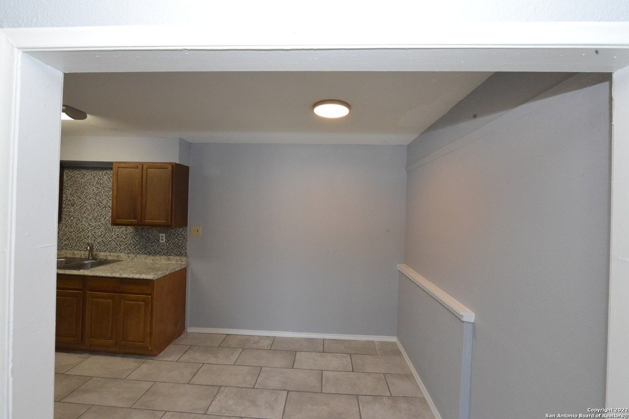 302 Artemis Dr - Photo 4 of 24