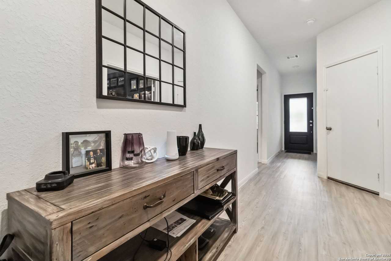 14702 Somerset Ml - Photo 5 of 25