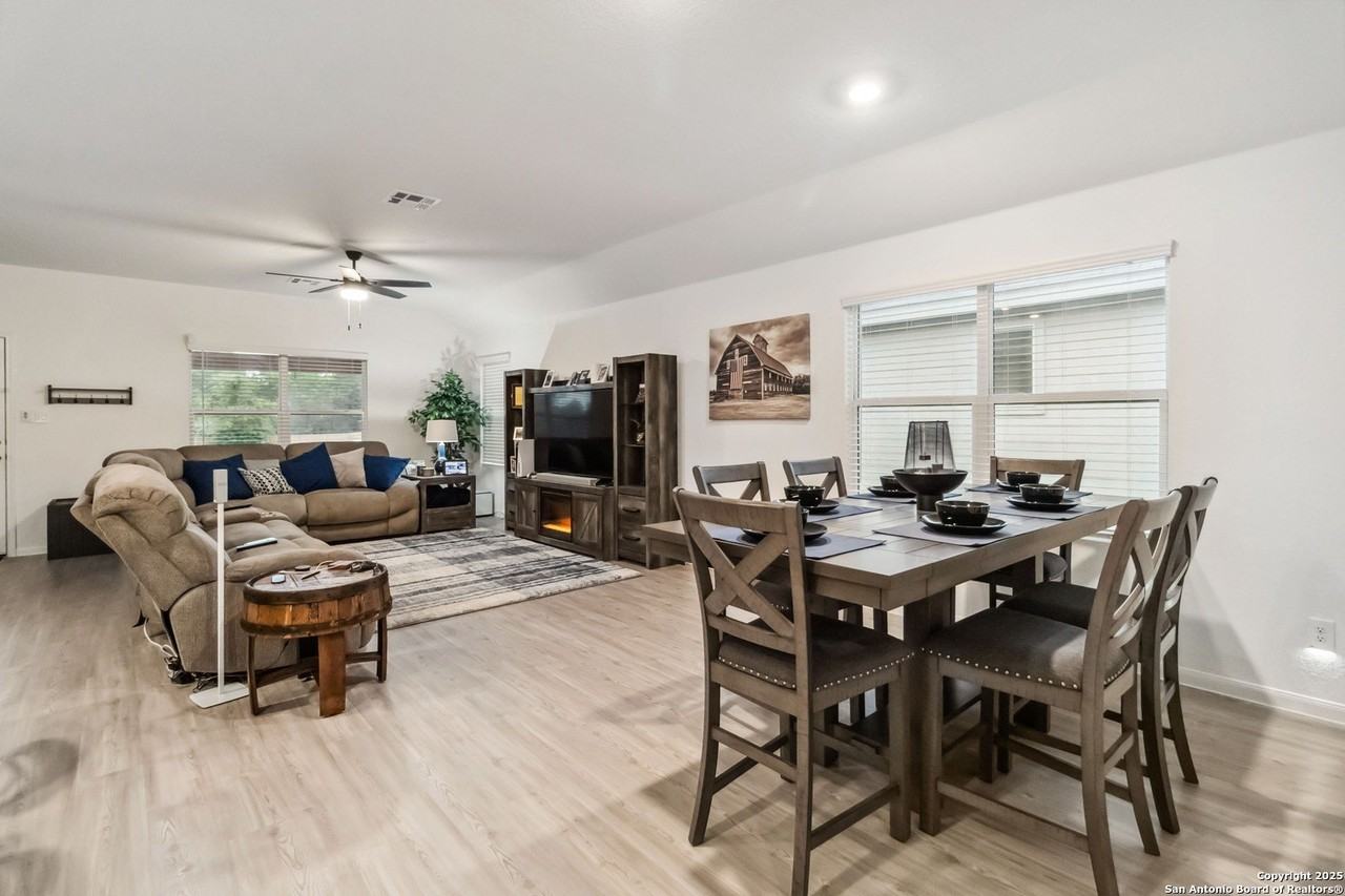 14702 Somerset Ml - Photo 7 of 25