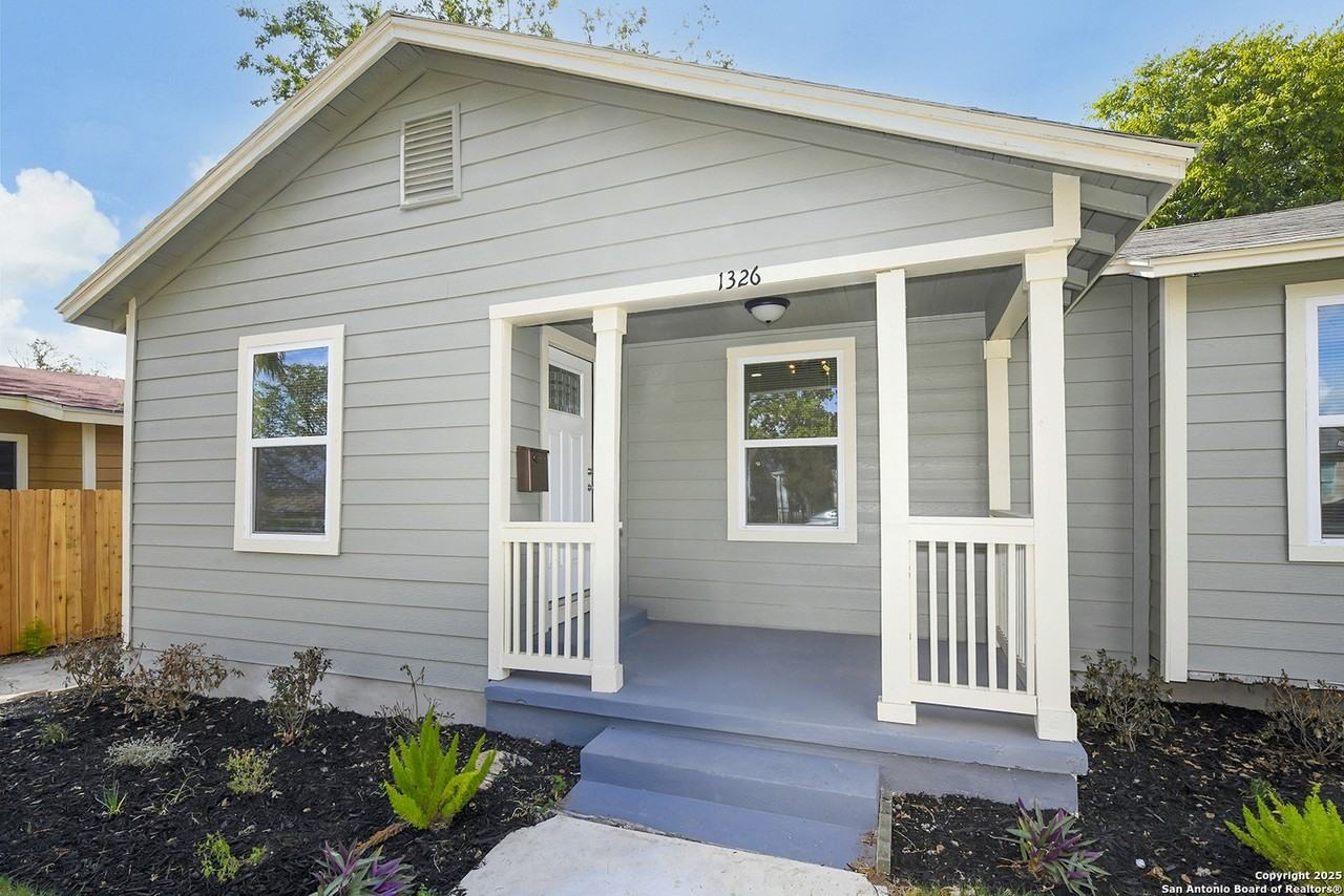 1326 W Lynwood Ave - Photo 2 of 28