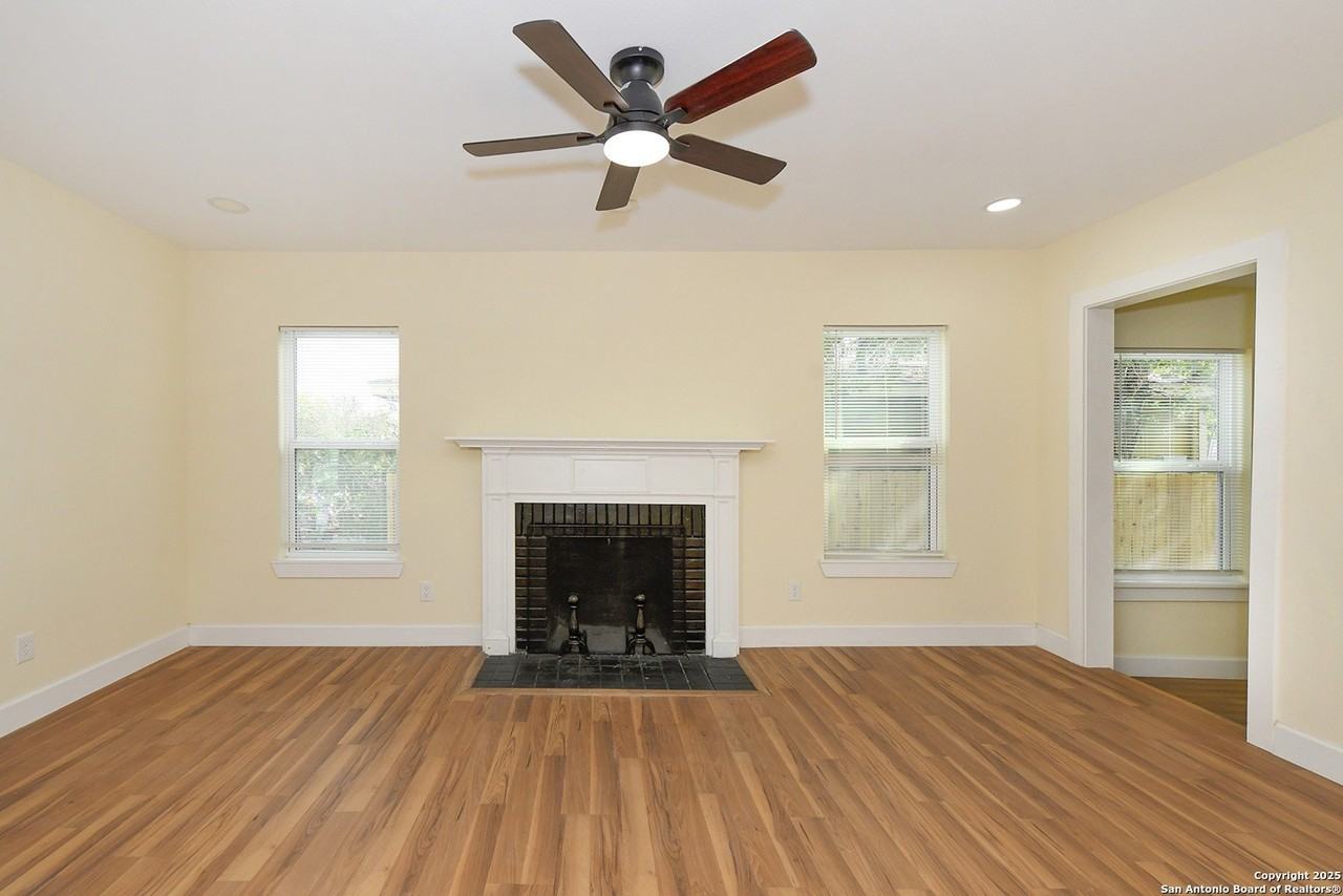 1326 W Lynwood Ave - Photo 4 of 28