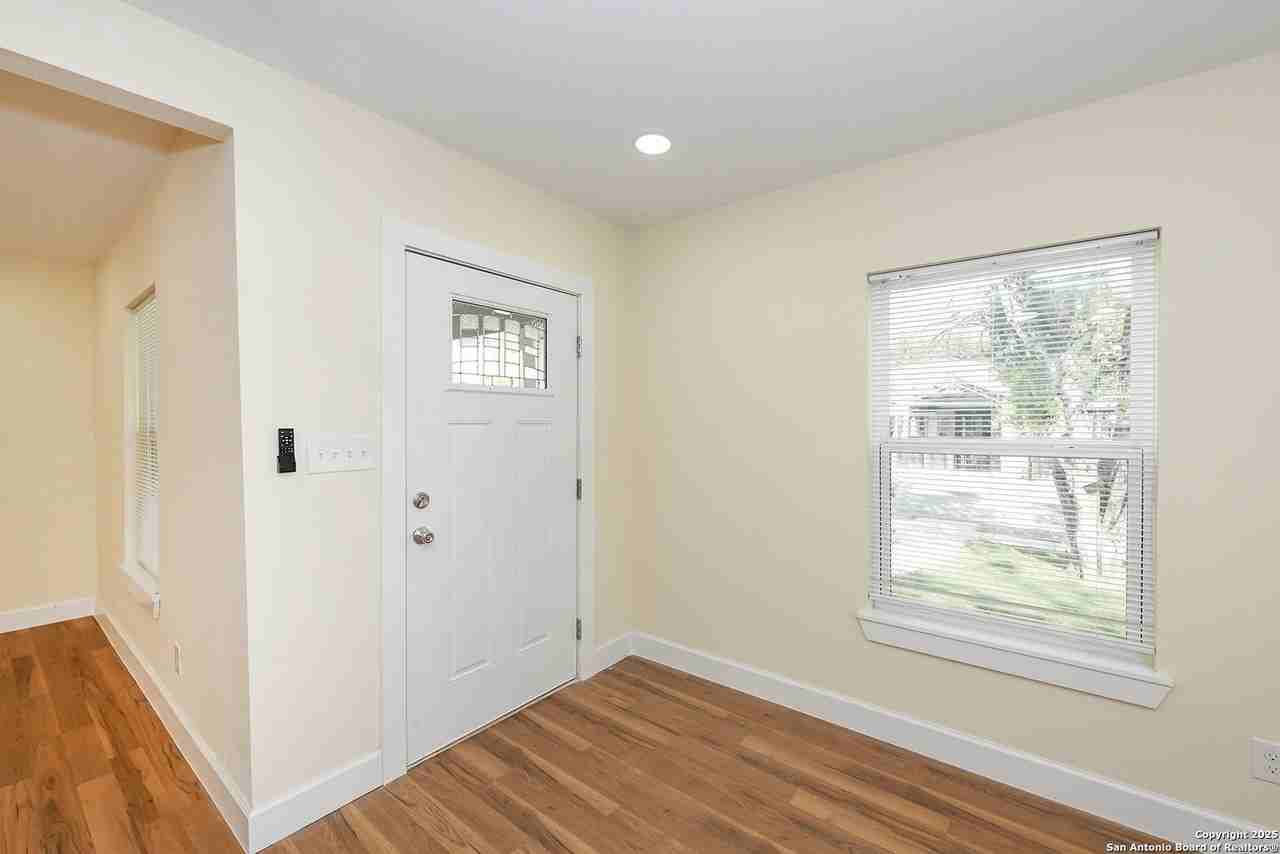 1326 W Lynwood Ave - Photo 5 of 28