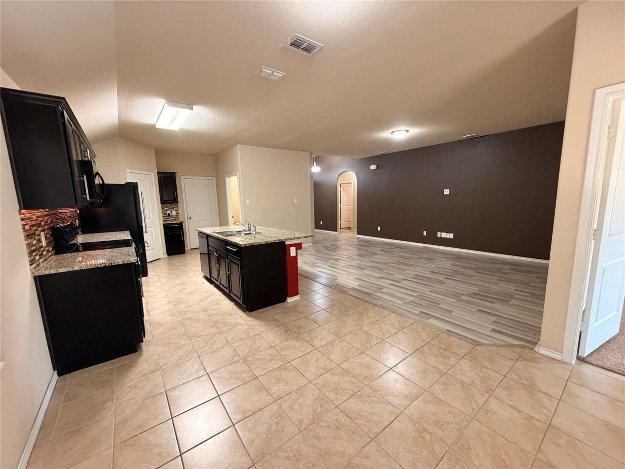 2509 Stonewall Ln - Photo 5 of 19