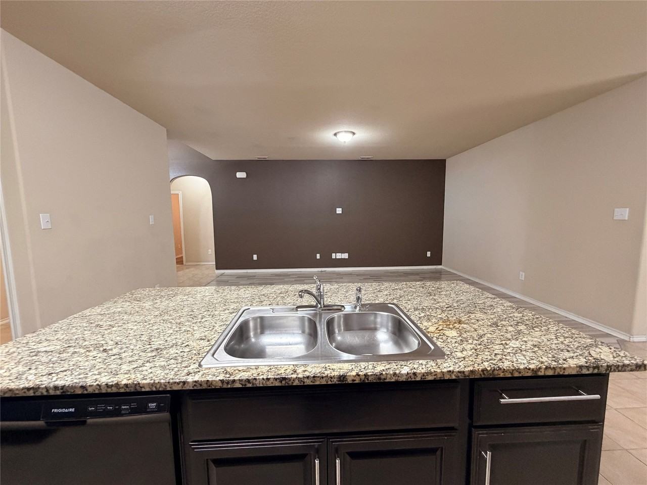2509 Stonewall Ln - Photo 6 of 19