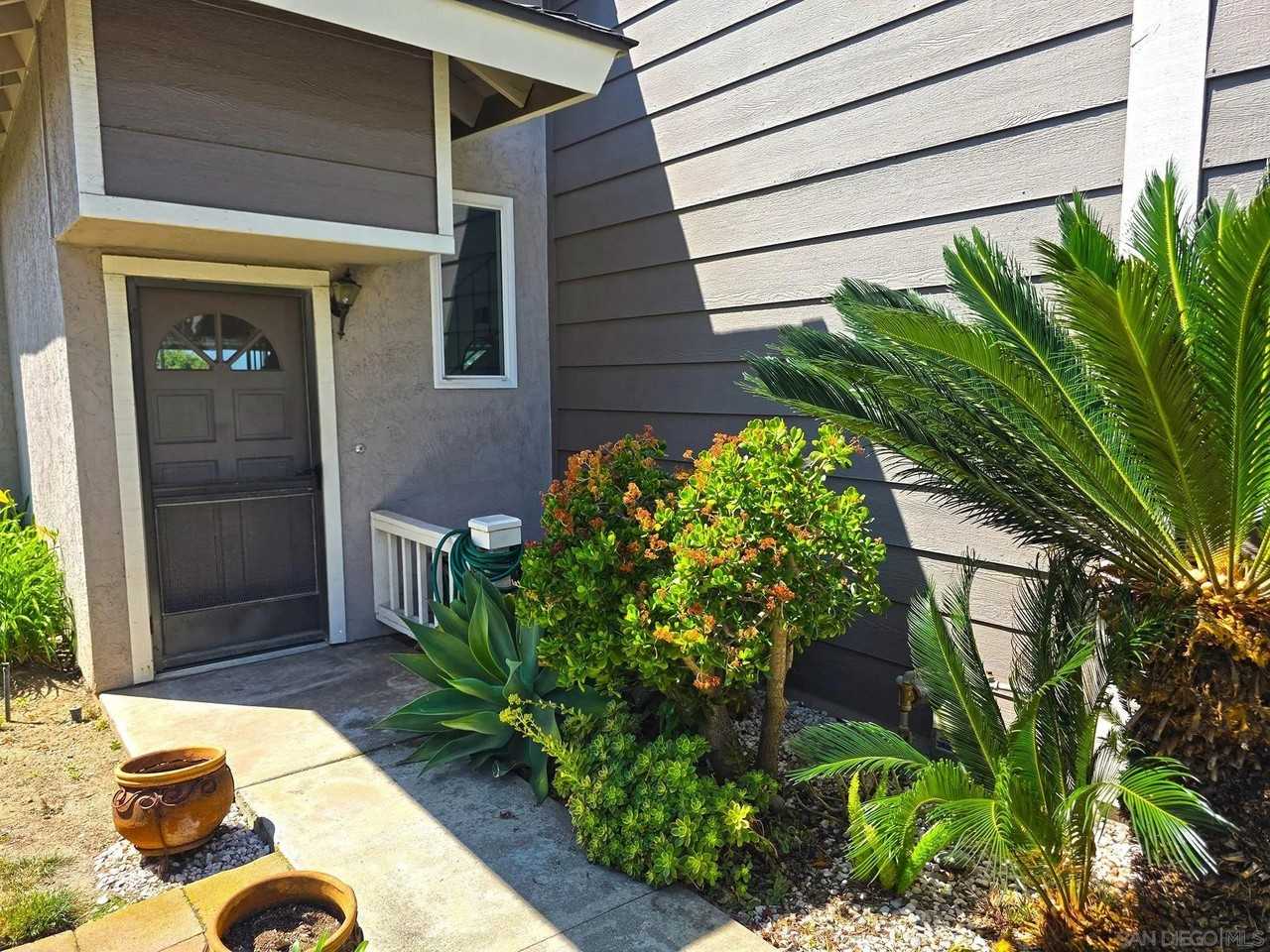 341 Rolling Hills Ln - Photo 2 of 21