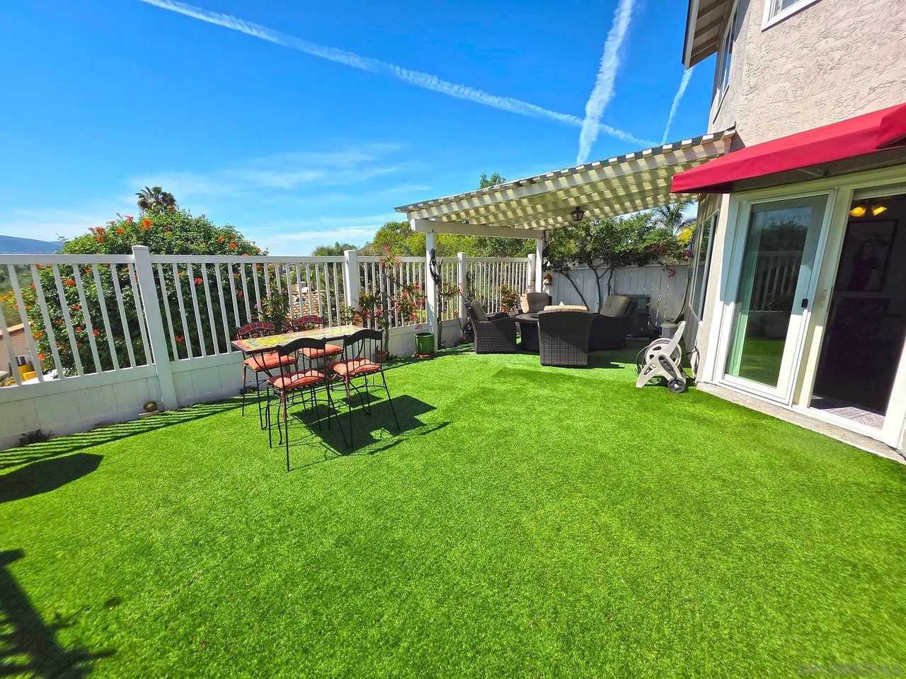 341 Rolling Hills Ln - Photo 3 of 21