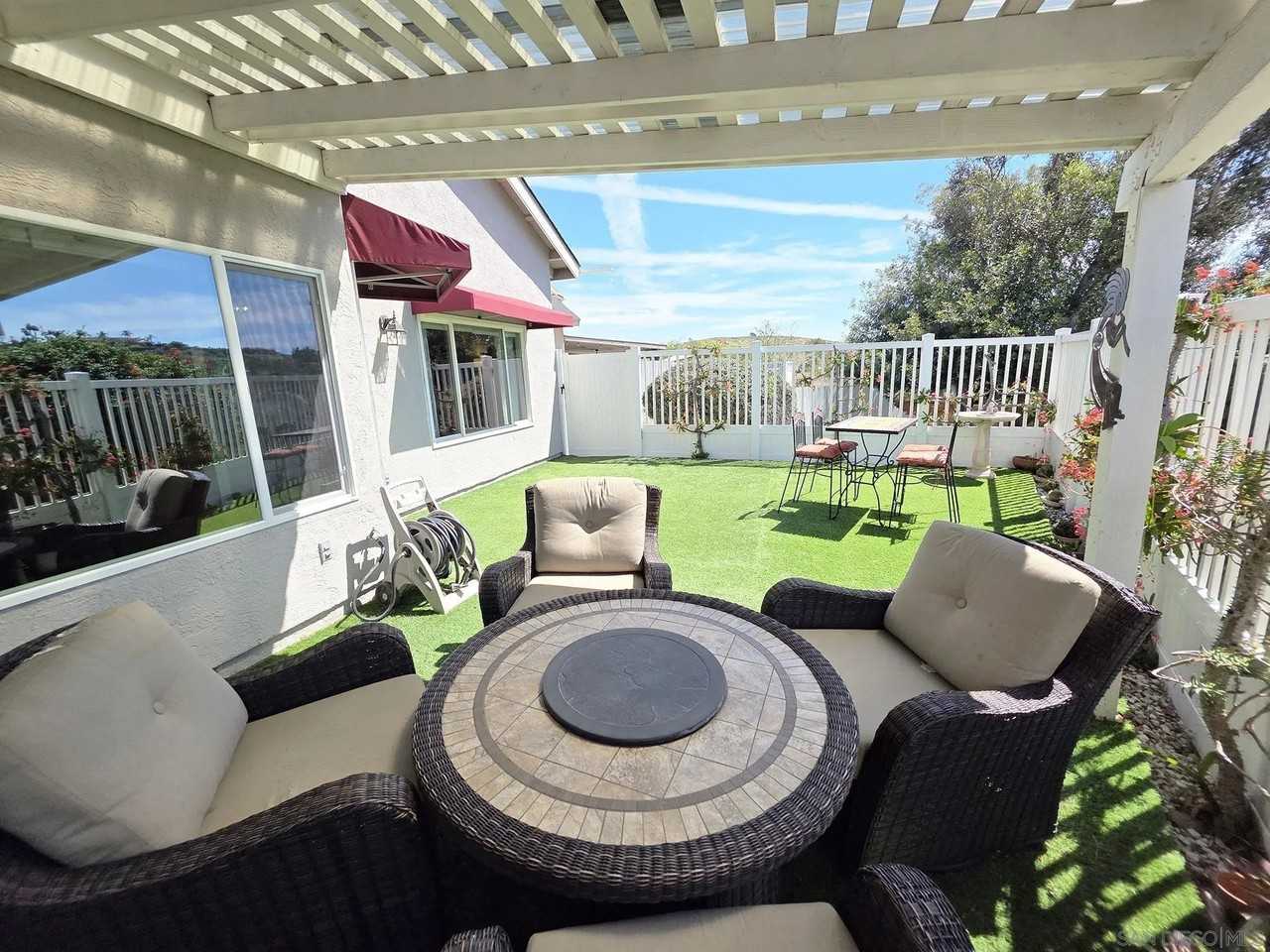 341 Rolling Hills Ln - Photo 4 of 21