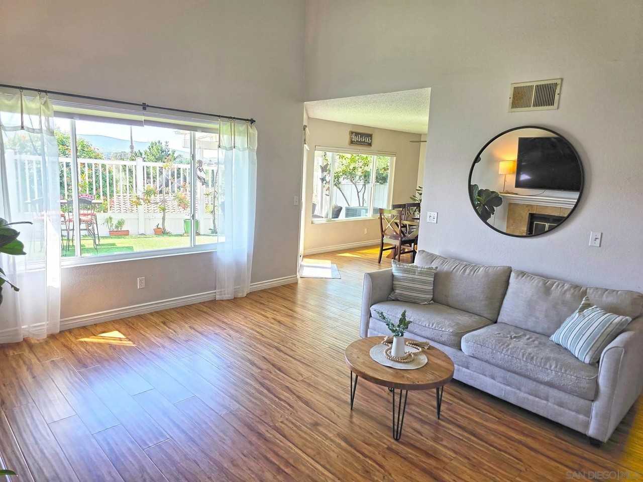 341 Rolling Hills Ln - Photo 5 of 21