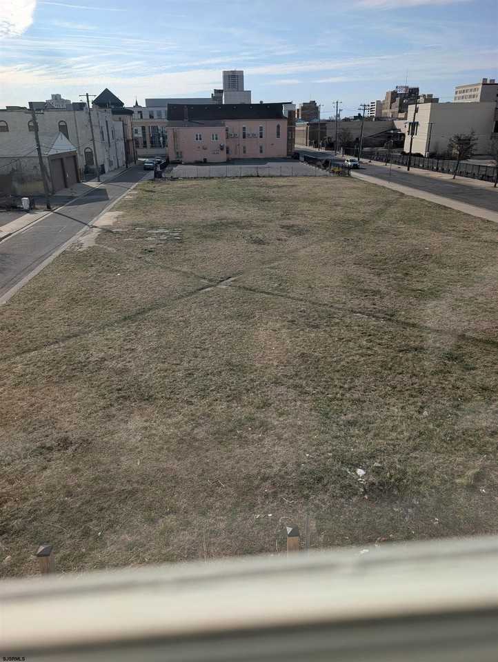 1422 Baltic Ave - Photo 6 of 16