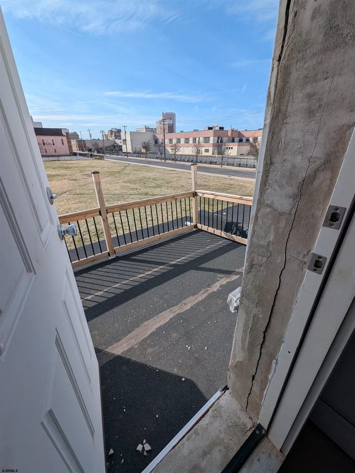 1422 Baltic Ave - Photo 7 of 16