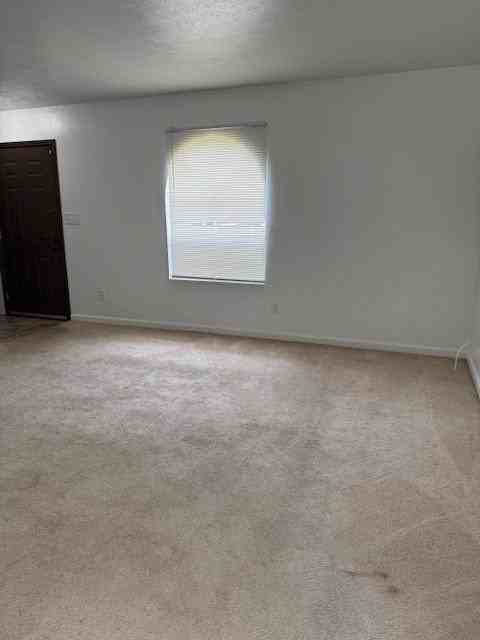 3708 Saratoga Dr - Photo 4 of 15