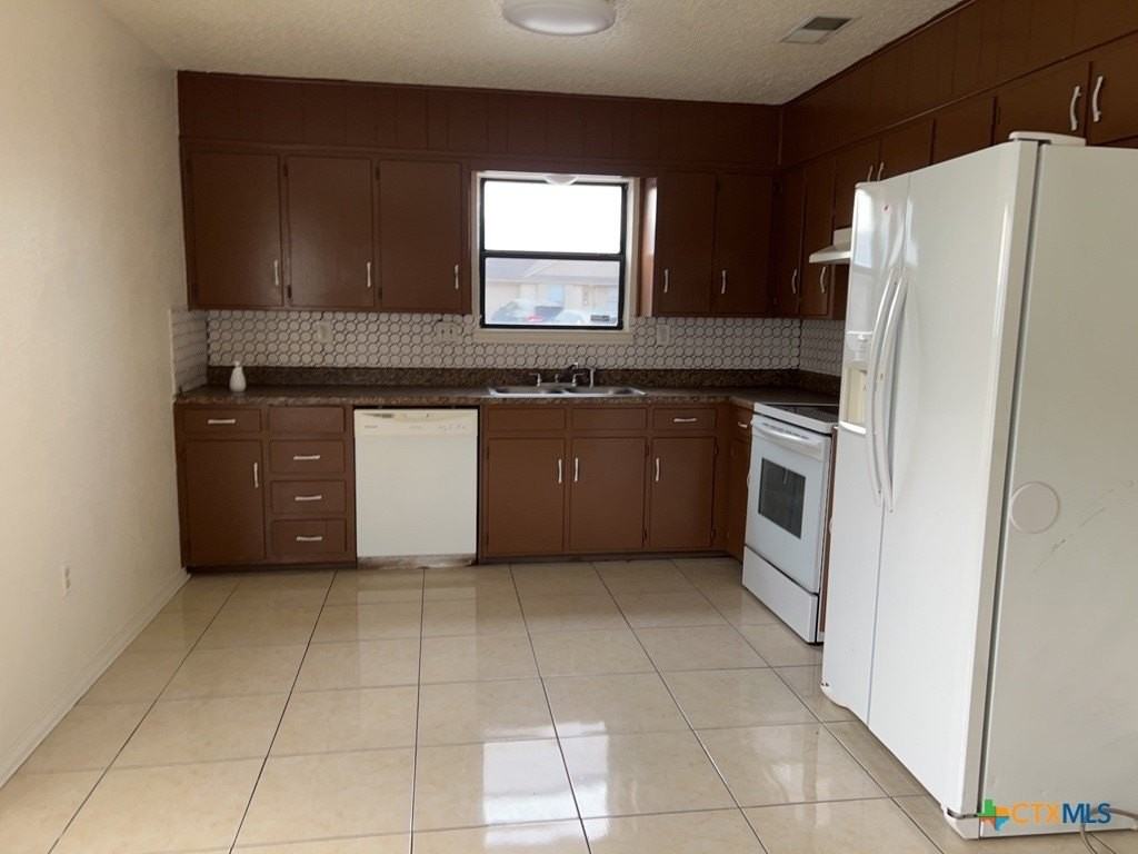 3120 Panhandle Dr - Photo 4 of 12