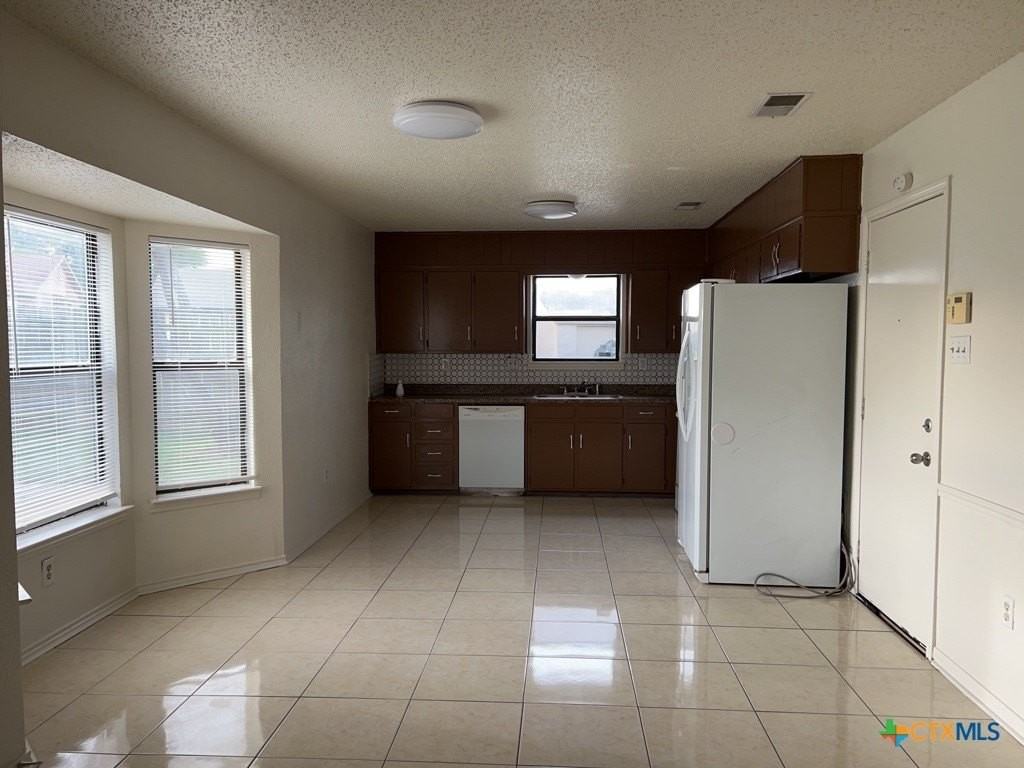 3120 Panhandle Dr - Photo 5 of 12