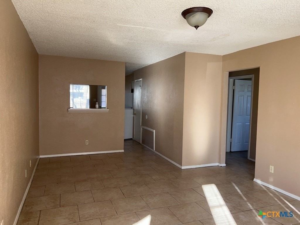 2405 Shoemaker Dr Unit A - Photo 4 of 10