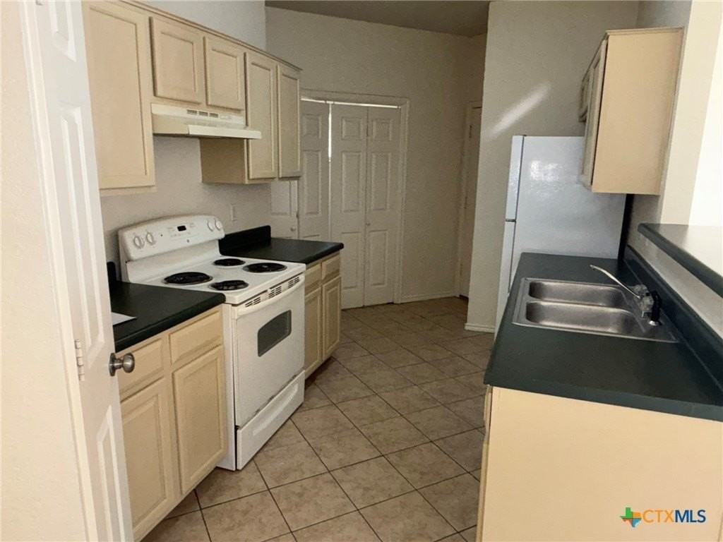 2205 Garrett Dr - Photo 4 of 12